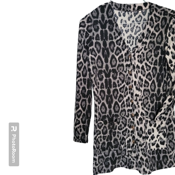 Black/Gray/White Button Front Top W Pockets - S - Picture 3 of 7